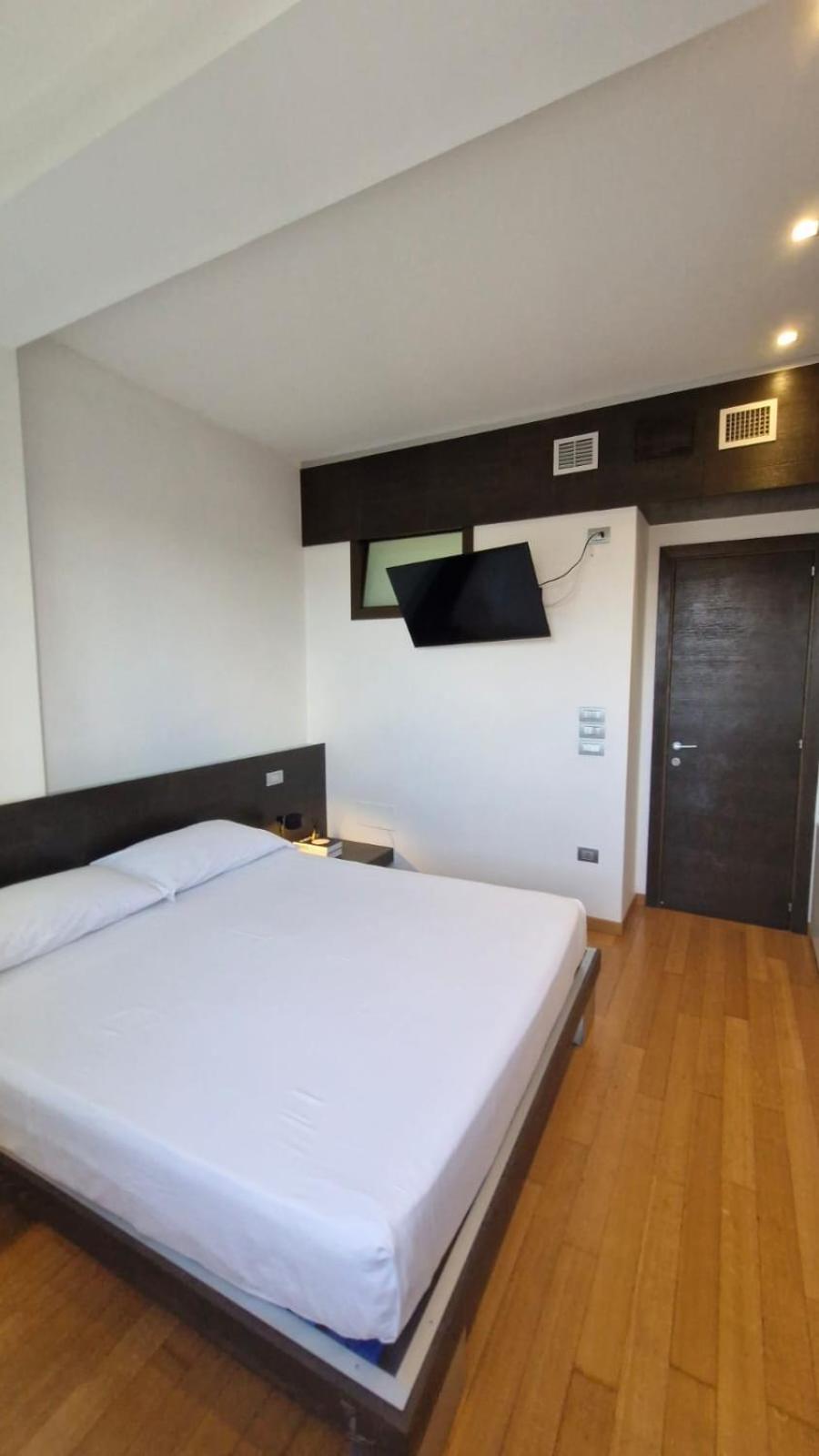 Apartament Attico Reale - In Centro, Tra Stazione E Bari Vecchia Zewnętrze zdjęcie